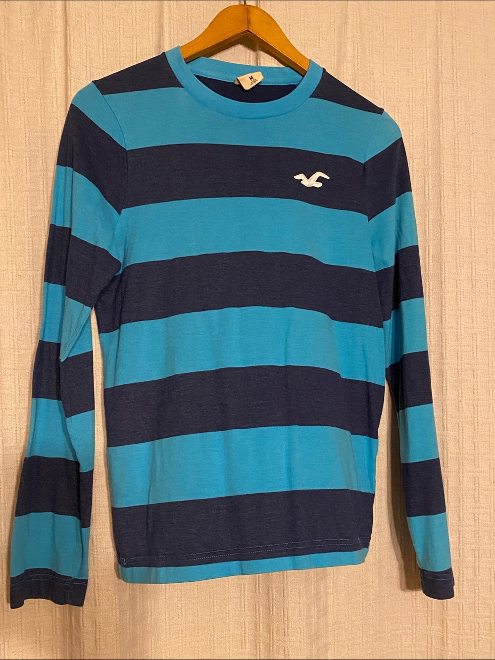 Hollister Light Blue & Navy Wide-Stripe Long Sleeve Tee Men’s Size Medium